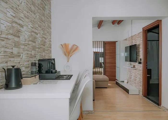 Dimosthenis Land - Private Luxury